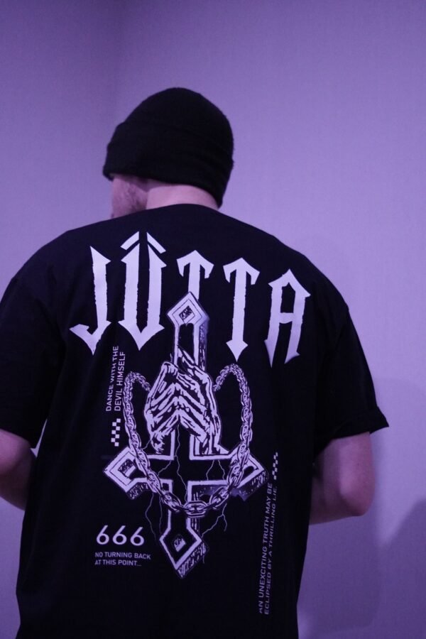 Jutta Tee